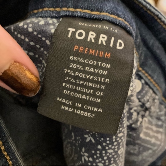 Torrid Crop Classic Skinny Jean In Premium Stretch Light Wash - Picture 12 of 12